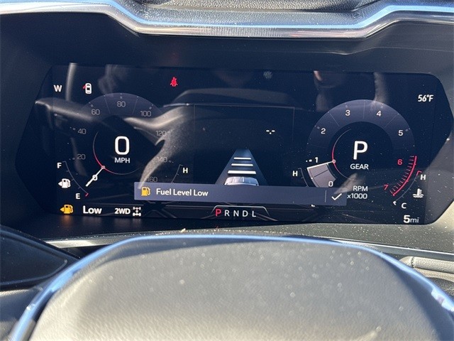 GMC Canyon Vehicle Full-screen Gallery Image 15