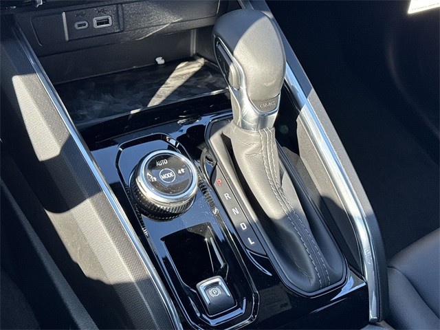 GMC Canyon Vehicle Full-screen Gallery Image 20