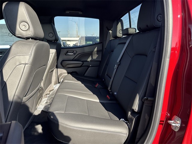 GMC Canyon Vehicle Full-screen Gallery Image 22