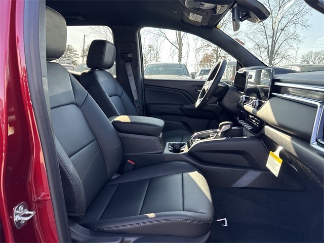 GMC Canyon Vehicle Full-screen Gallery Image 24