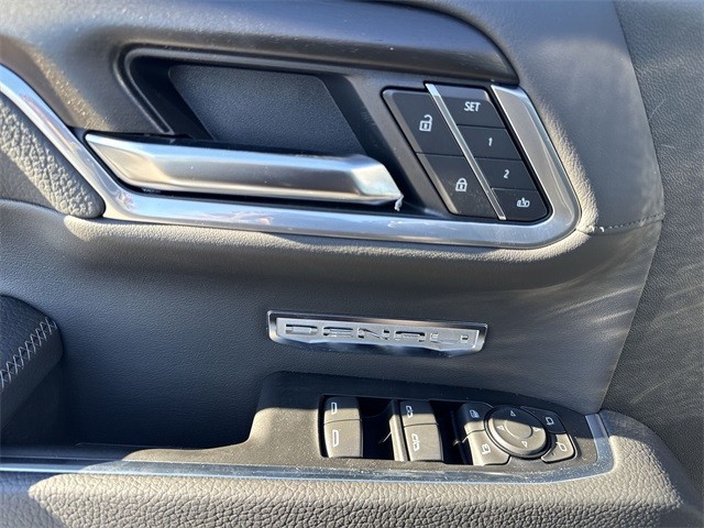 GMC Sierra 1500 Vehicle Full-screen Gallery Image 13