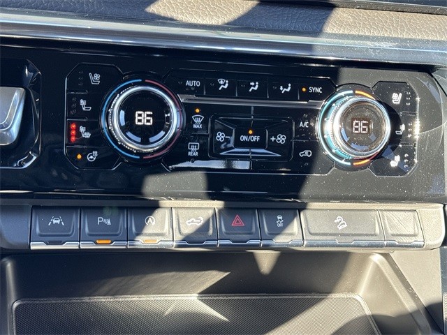 GMC Sierra 1500 Vehicle Full-screen Gallery Image 19