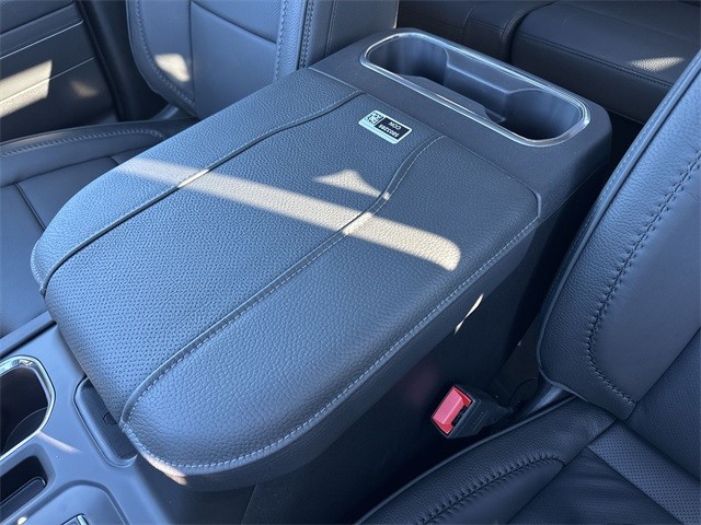 GMC Sierra 1500 Vehicle Full-screen Gallery Image 21