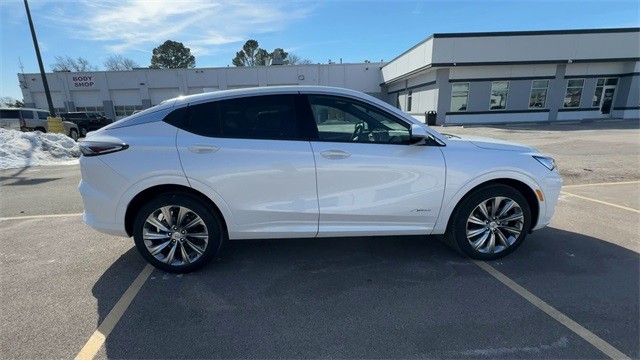 Buick Envista Vehicle Full-screen Gallery Image 09