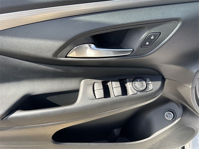 Buick Envista Vehicle Full-screen Gallery Image 13