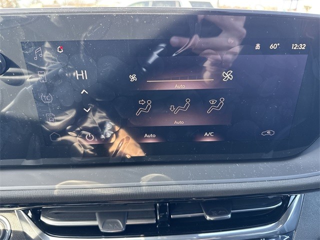 Buick Envista Vehicle Full-screen Gallery Image 18