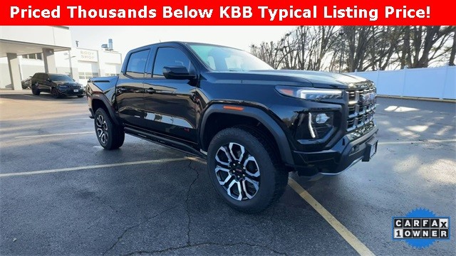 GMC Canyon Vehicle Full-screen Gallery Image 02