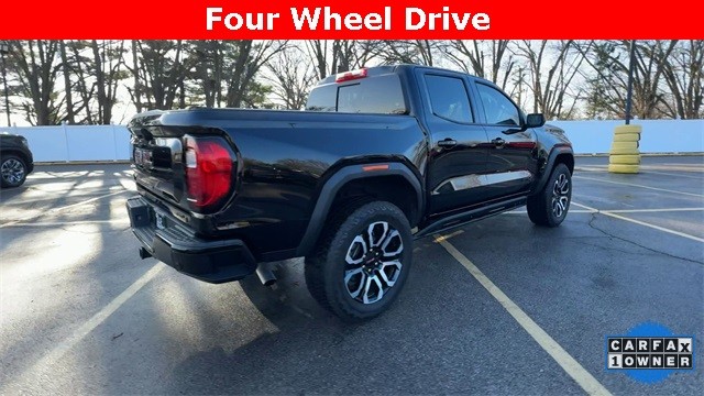 GMC Canyon Vehicle Full-screen Gallery Image 10