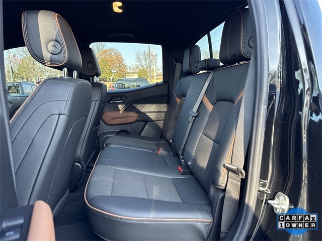 GMC Canyon Vehicle Full-screen Gallery Image 28