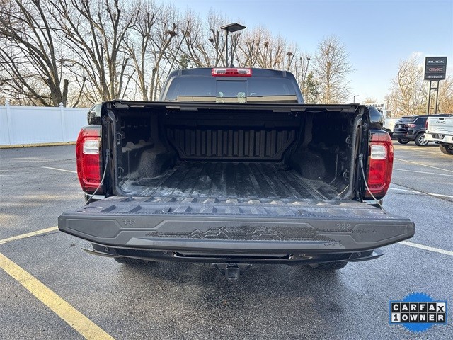 GMC Canyon Vehicle Full-screen Gallery Image 29