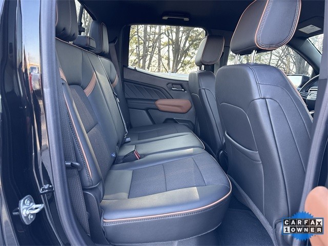 GMC Canyon Vehicle Full-screen Gallery Image 30