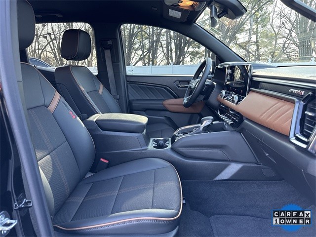 GMC Canyon Vehicle Full-screen Gallery Image 31