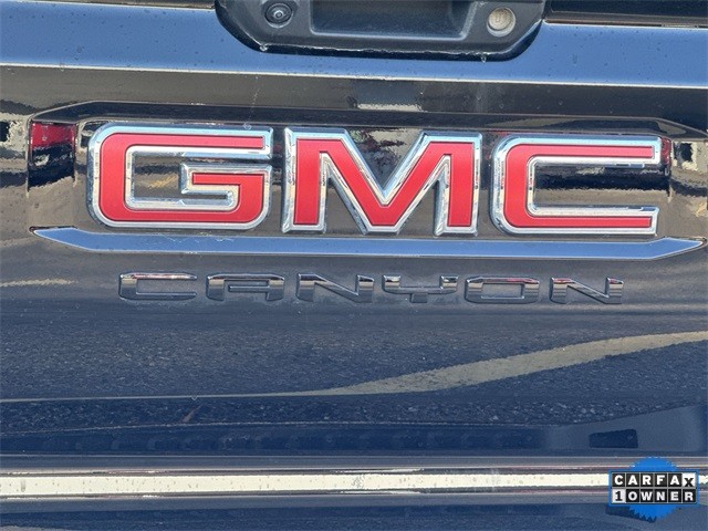 GMC Canyon Vehicle Full-screen Gallery Image 35