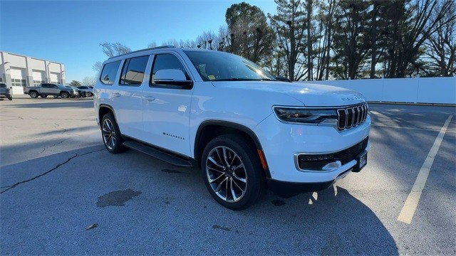 Jeep Wagoneer Vehicle Full-screen Gallery Image 02