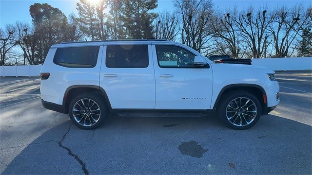 Jeep Wagoneer Vehicle Full-screen Gallery Image 11