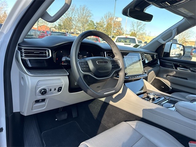 Jeep Wagoneer Vehicle Full-screen Gallery Image 13