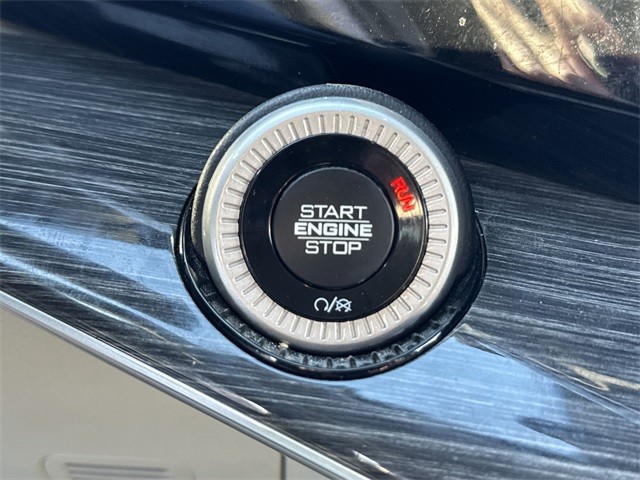 Jeep Wagoneer Vehicle Full-screen Gallery Image 21