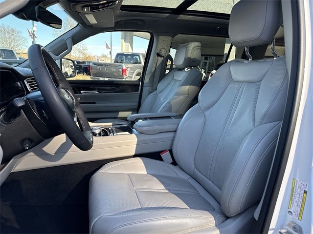 Jeep Wagoneer Vehicle Full-screen Gallery Image 24