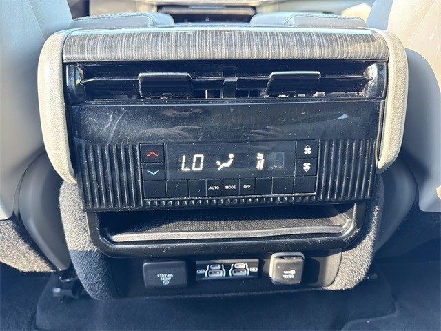 Jeep Wagoneer Vehicle Full-screen Gallery Image 26