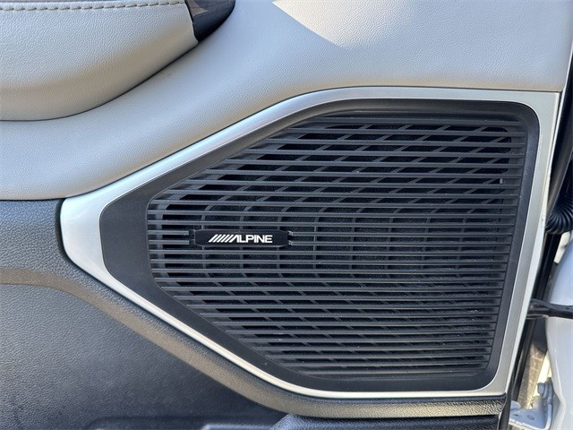 Jeep Wagoneer Vehicle Full-screen Gallery Image 29