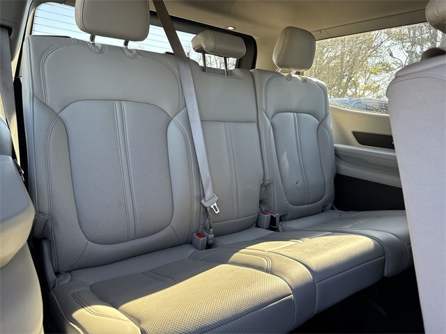 Jeep Wagoneer Vehicle Full-screen Gallery Image 32