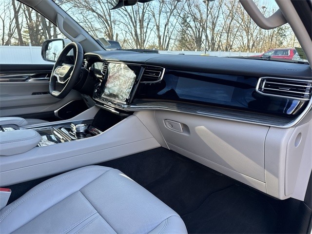 Jeep Wagoneer Vehicle Full-screen Gallery Image 34