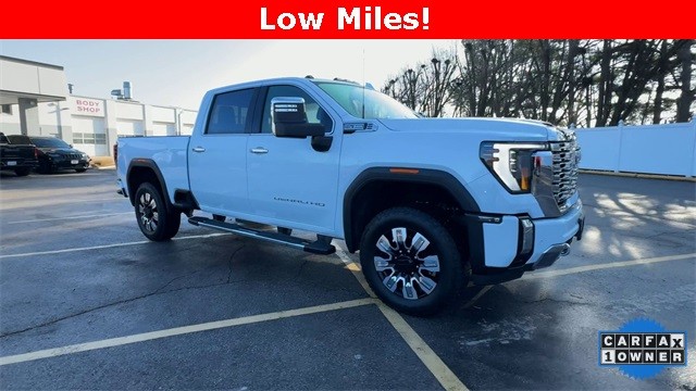 GMC Sierra 2500HD Vehicle Full-screen Gallery Image 02