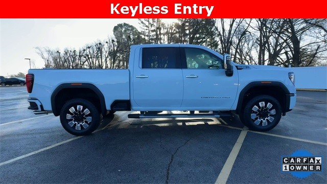 GMC Sierra 2500HD Vehicle Full-screen Gallery Image 11