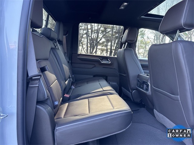 GMC Sierra 2500HD Vehicle Full-screen Gallery Image 32