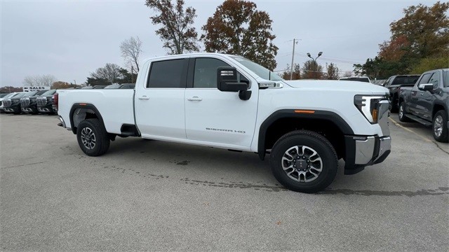 GMC Sierra 3500HD Vehicle Full-screen Gallery Image 02