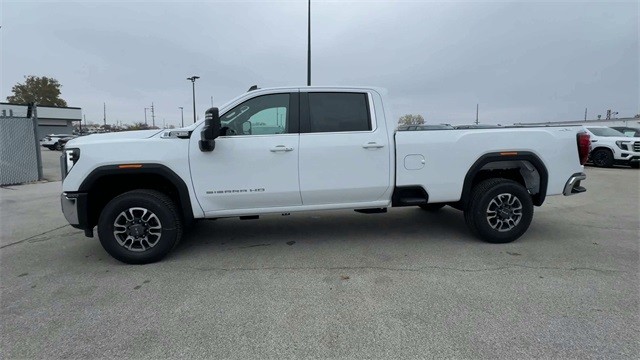 GMC Sierra 3500HD Vehicle Full-screen Gallery Image 05