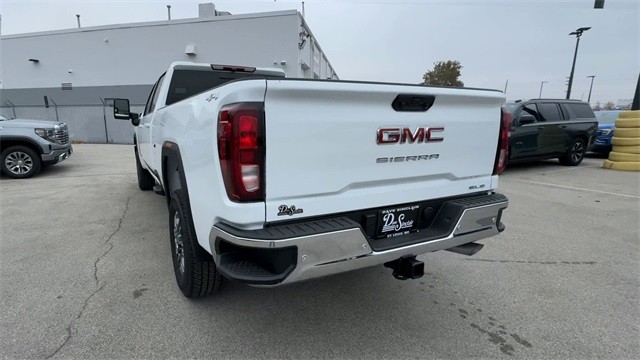 GMC Sierra 3500HD Vehicle Full-screen Gallery Image 07