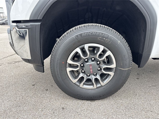 GMC Sierra 3500HD Vehicle Full-screen Gallery Image 10