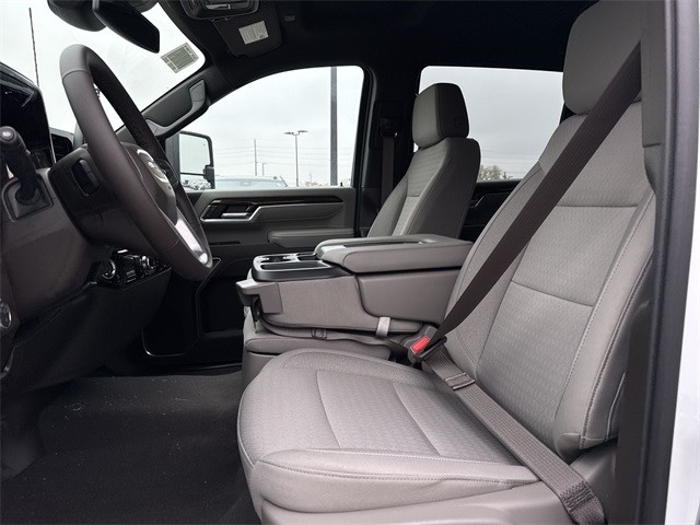 GMC Sierra 3500HD Vehicle Full-screen Gallery Image 11