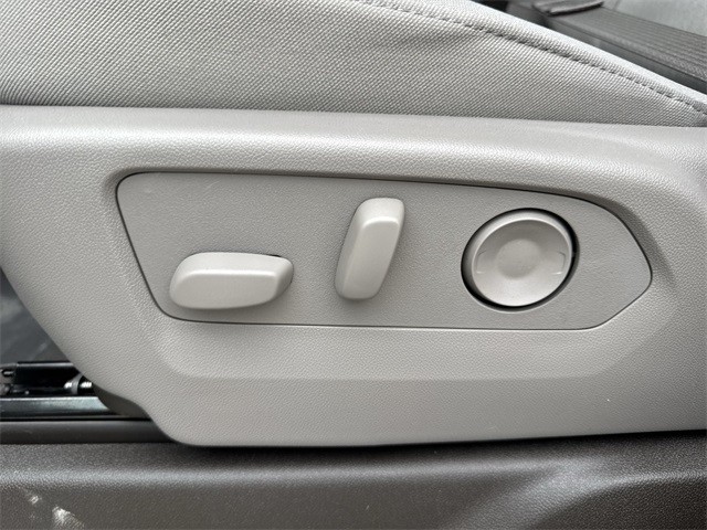 GMC Sierra 3500HD Vehicle Full-screen Gallery Image 12