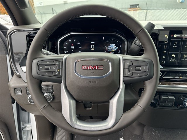 GMC Sierra 3500HD Vehicle Full-screen Gallery Image 14