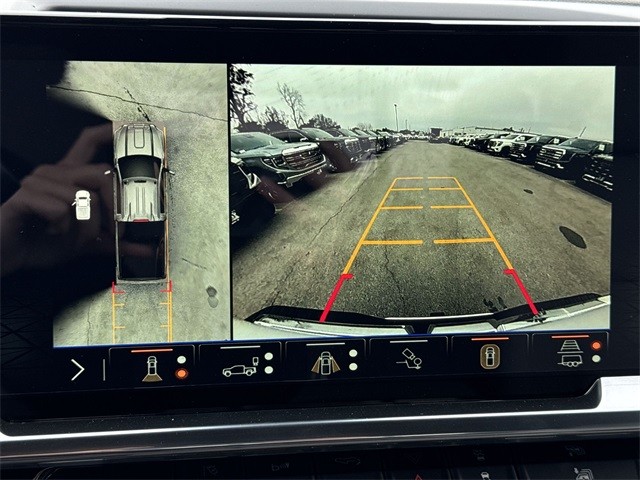 GMC Sierra 3500HD Vehicle Full-screen Gallery Image 17