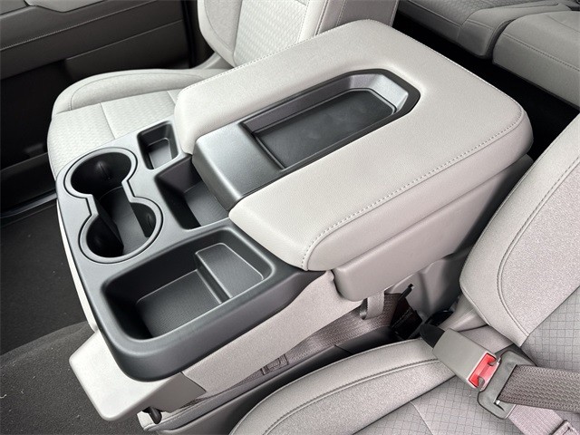 GMC Sierra 3500HD Vehicle Full-screen Gallery Image 21