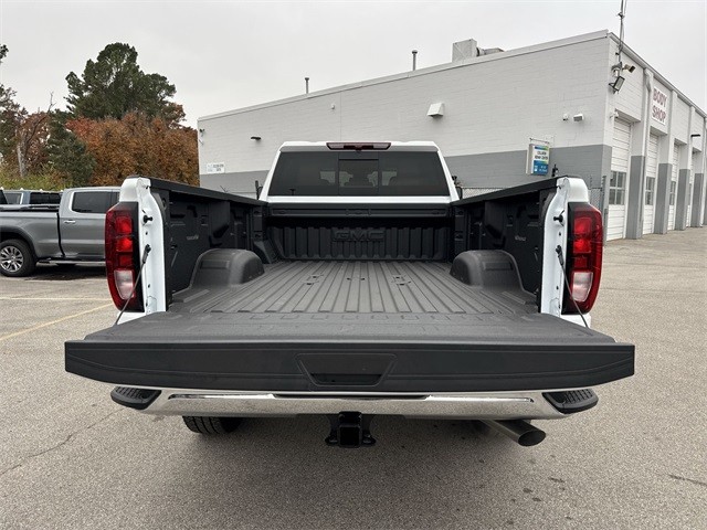 GMC Sierra 3500HD Vehicle Full-screen Gallery Image 23