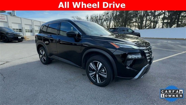 Nissan Rogue Vehicle Full-screen Gallery Image 02