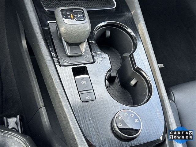 Nissan Rogue Vehicle Full-screen Gallery Image 20