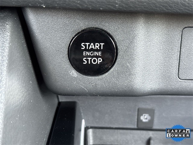 Nissan Rogue Vehicle Full-screen Gallery Image 21