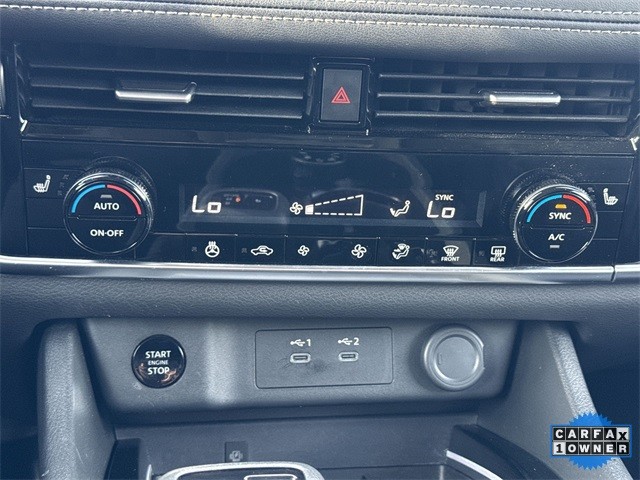 Nissan Rogue Vehicle Full-screen Gallery Image 22