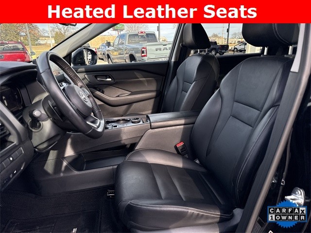 Nissan Rogue Vehicle Full-screen Gallery Image 23