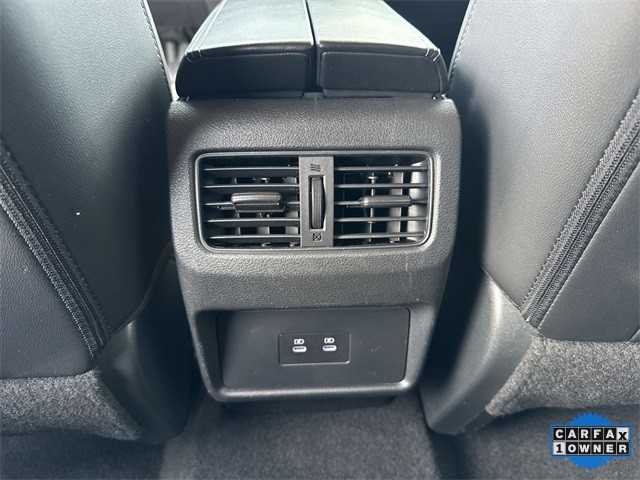 Nissan Rogue Vehicle Full-screen Gallery Image 25