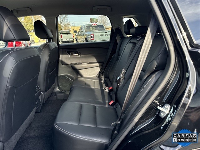 Nissan Rogue Vehicle Full-screen Gallery Image 28