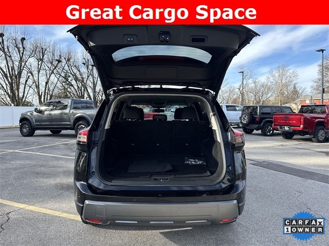 Nissan Rogue Vehicle Full-screen Gallery Image 29