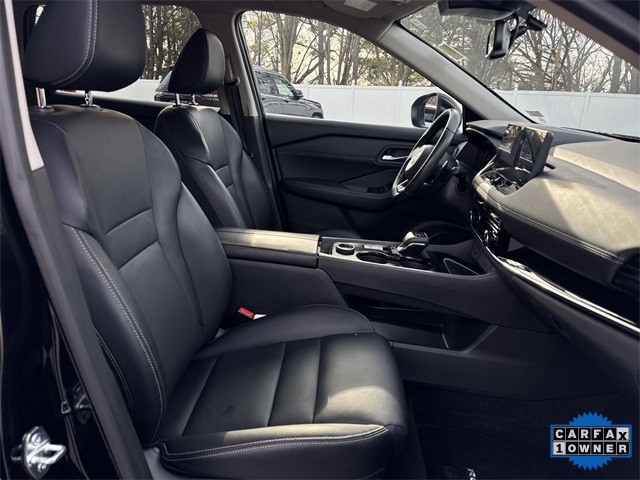 Nissan Rogue Vehicle Full-screen Gallery Image 31