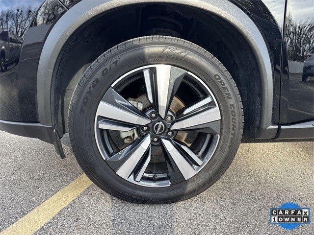 Nissan Rogue Vehicle Full-screen Gallery Image 36