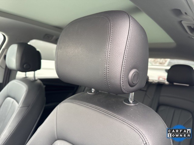 Audi Q5 Vehicle Full-screen Gallery Image 19